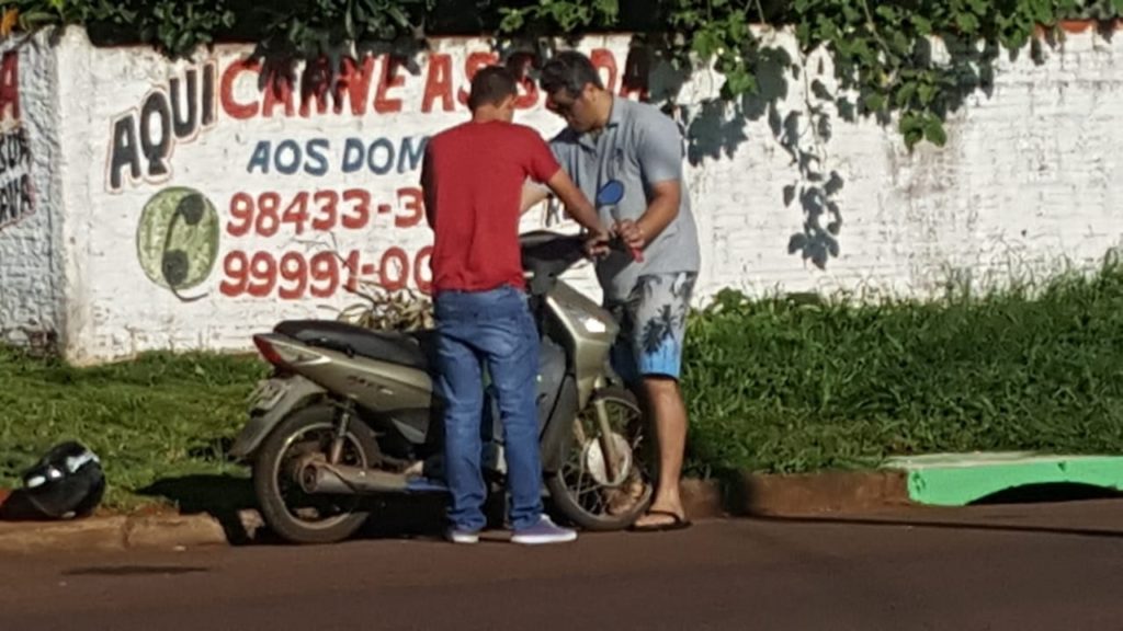Carro e moto batem na Avenida das Pombas, no Floresta