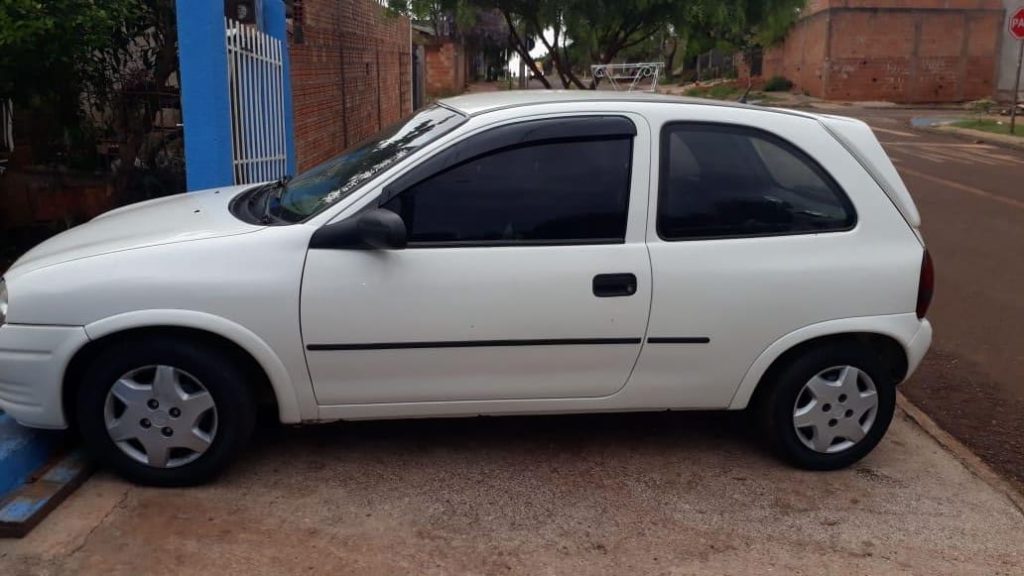 Corsa é furtado no Bairro Brasília
