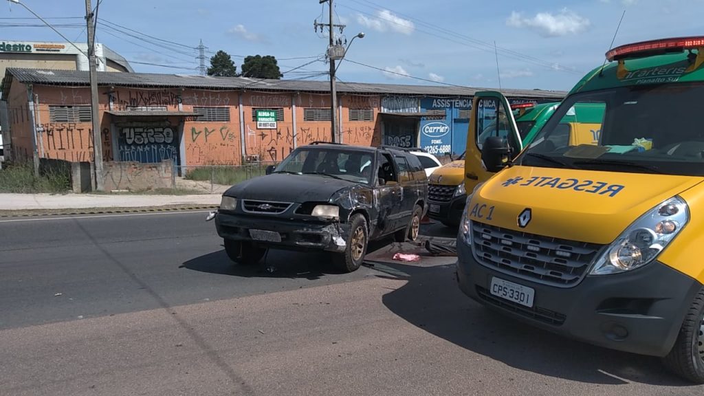 Homem morre em capotamento de caminhonete na BR-116