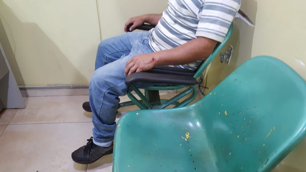 Homem é detido pela PM após briga de casal, no Bairro Floresta