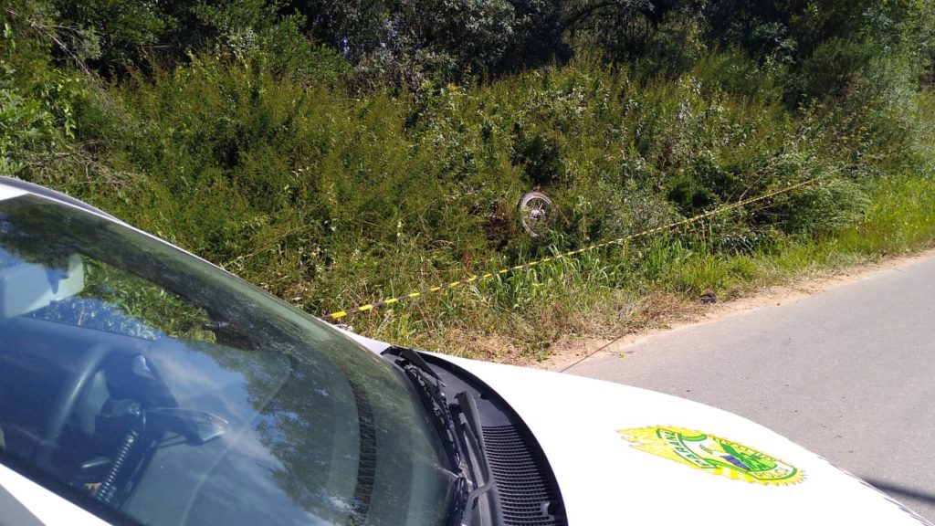 Homem é encontrado morto ao sofrer queda de moto