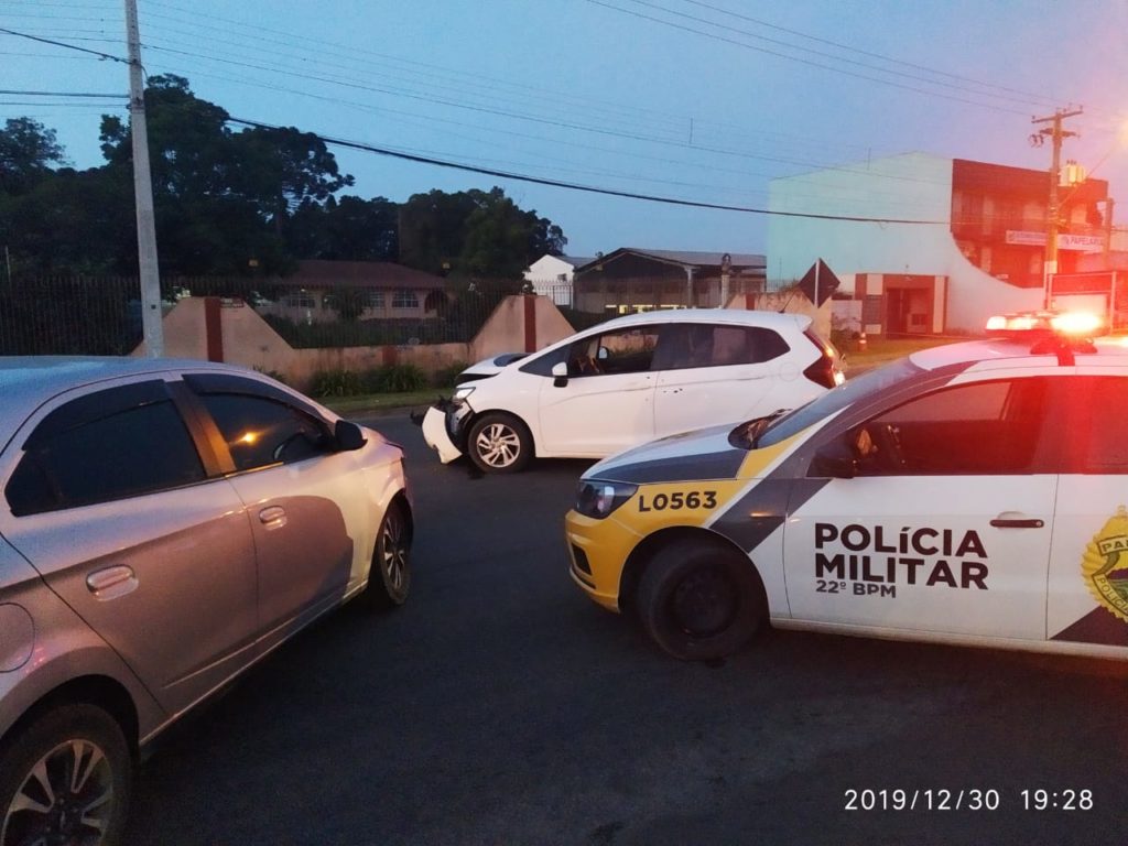 Ladrão em fuga é cercado e acaba baleado ao trocar tiros com a polícia em Colombo