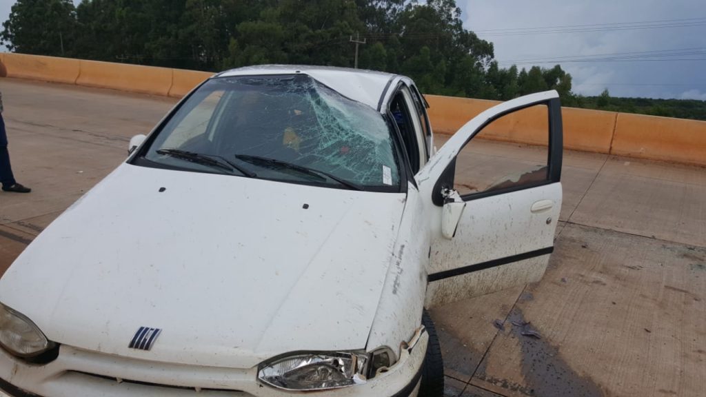 Mulher fica ferida em capotamento na BR-163