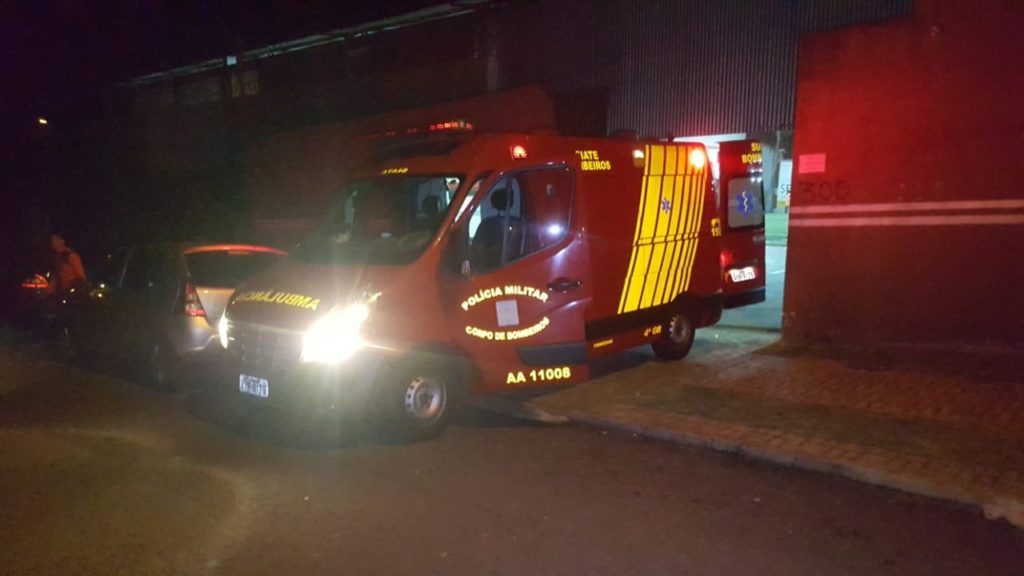 Jovem sofre contusão no joelho em jogo de futebol no Santo Onofre