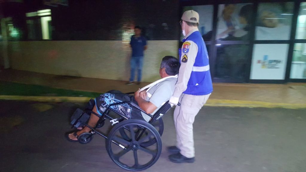 Homem de 50 anos sofre luxação e é socorrido na Rua Manaus