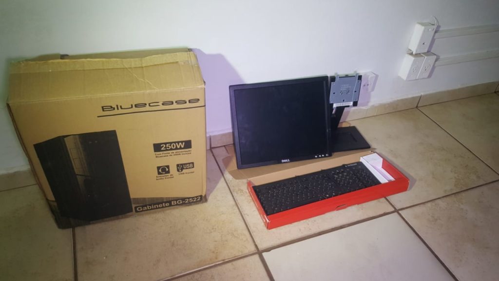Monitor e teclado são localizados em via pública, no Cancelli