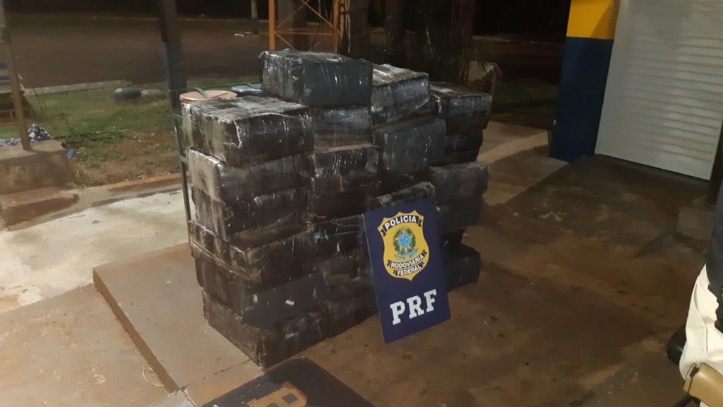 PRF apreende meia tonelada de maconha na BR-277