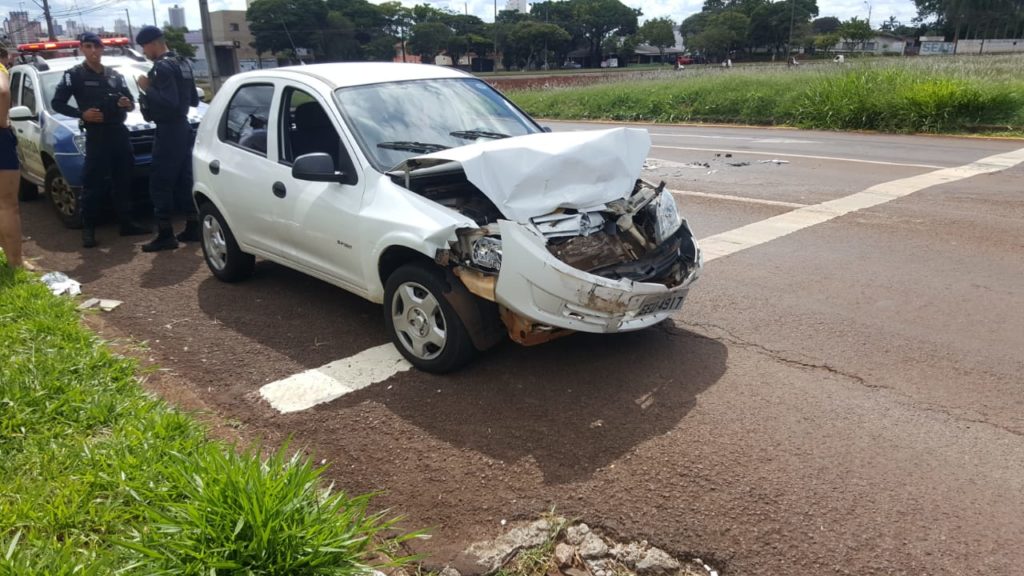 Jovem de 23 anos fica ferida em acidente na Avenida Barão do Rio Branco