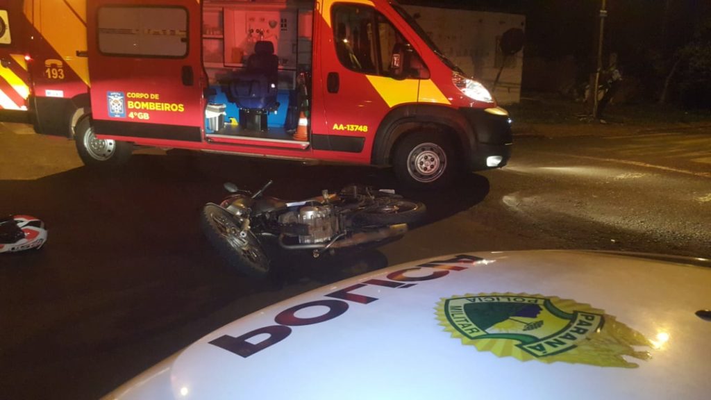 Siena bate contra moto no Bairro Brasmadeira Siena bate contra moto no Bairro Brasmadeira