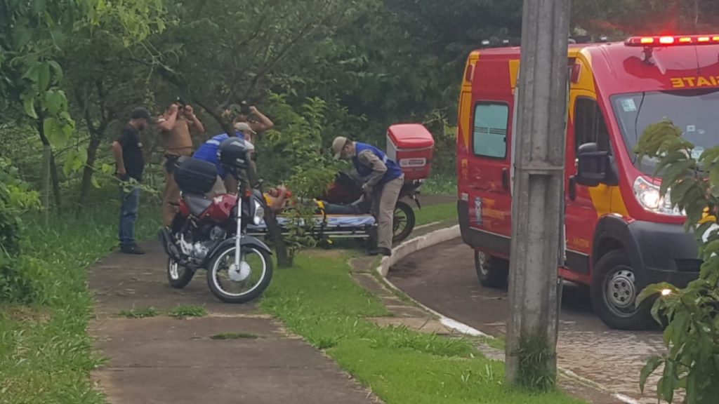 Motociclista fica ferido ao sofrer queda na Rua Bom Jesus; Siate foi acionado Motociclista fica ferido ao sofrer queda na Rua Bom Jesus; Siate foi acionado