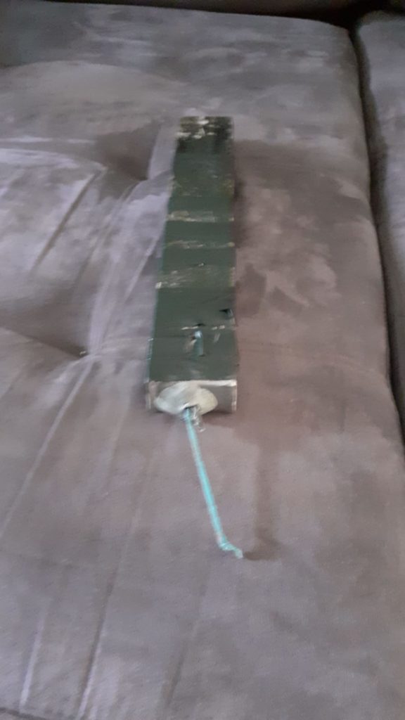 Foto mostra artefato explosivo encontrado em residência no Bairro Brasília Foto mostra artefato explosivo encontrado em residência no Bairro Brasília
