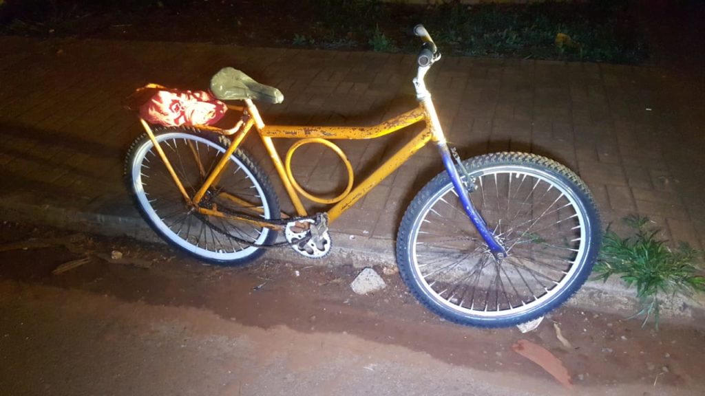 Jovem de 28 anos é socorrido pelo Siate após sofrer queda de bicicleta no Bairro Esmeralda Jovem de 28 anos é socorrido pelo Siate após sofrer queda de bicicleta no Bairro Esmeralda