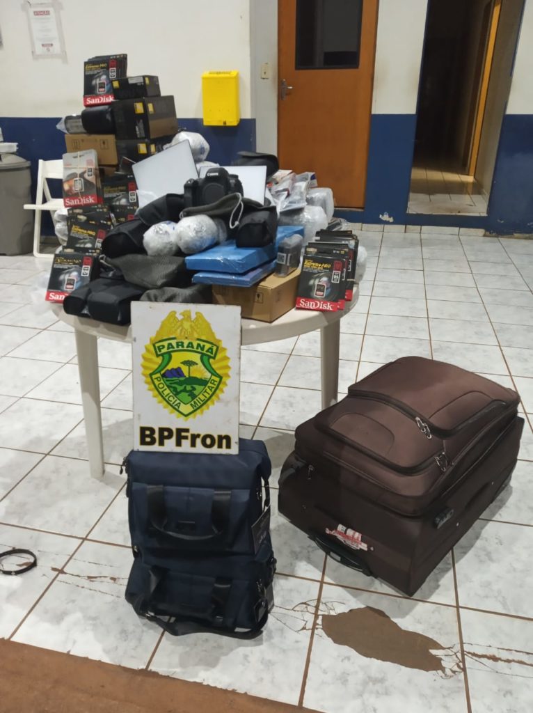 Passageiro é flagrado na rodoviária com mercadorias contrabandeadas