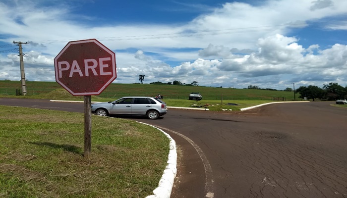 Colisão de trânsito é registrada pela PRE na PR-484, no trevo de acesso a Três Barras do Paraná Colisão de trânsito é registrada pela PRE na PR-484, no trevo de acesso a Três Barras do Paraná