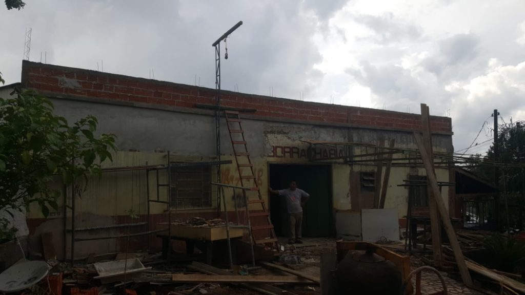 Homem de 79 anos se fere ao cair de telhado, no Brasília