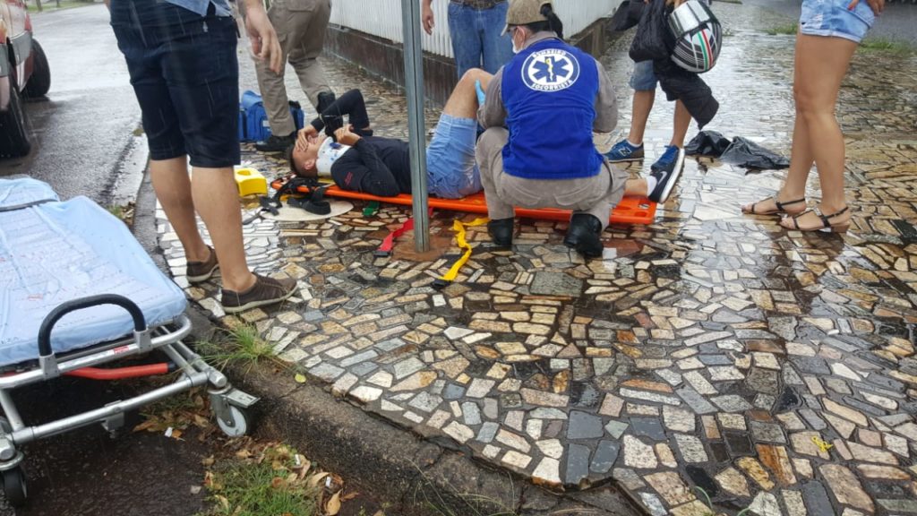 Jovem de 21 anos fratura a perna em acidente no Cancelli