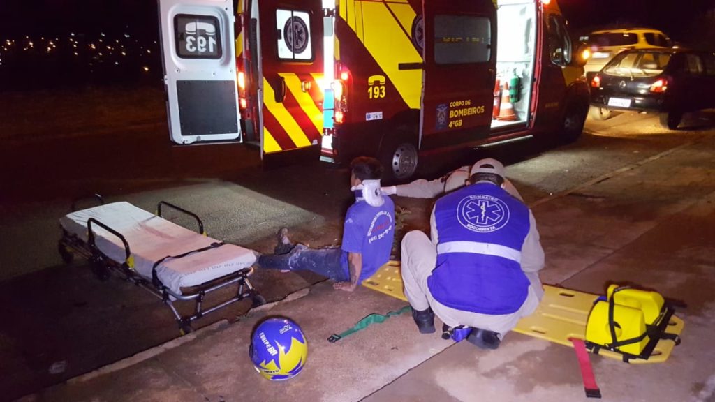 Colisão traseira deixa motociclista ferido no Bairro Periolo
