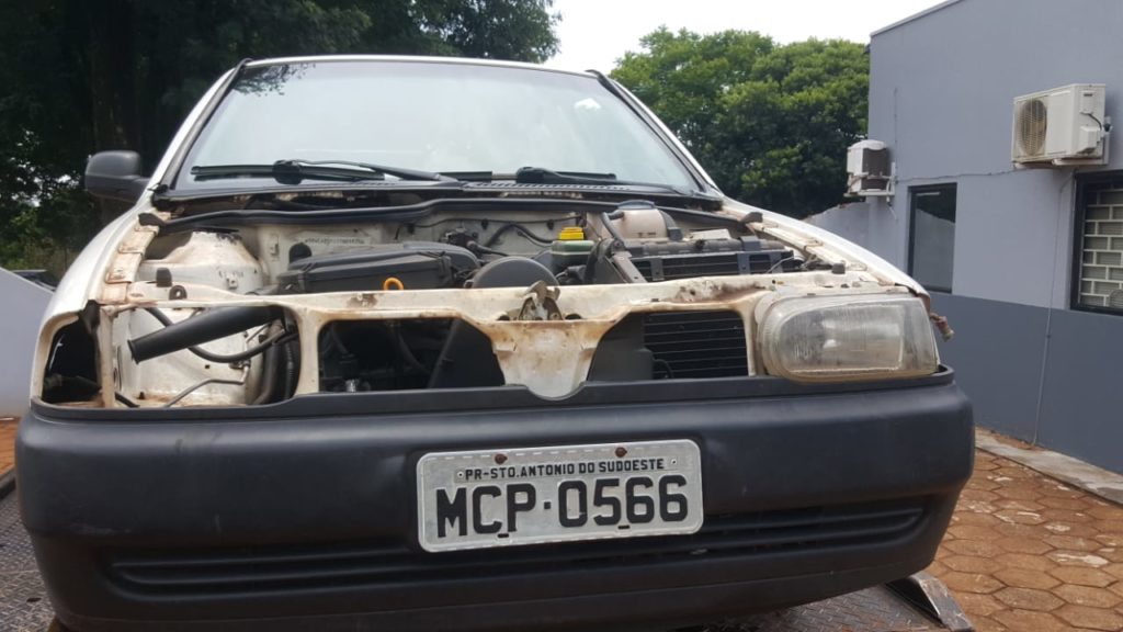 Carro é encontrado abandonado no Loteamento Verona