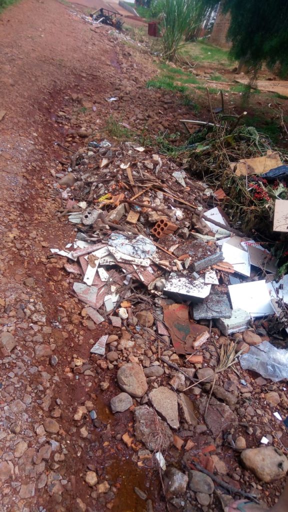 Moradores reclamam de constantes descartes de entulhos no São Cristóvão