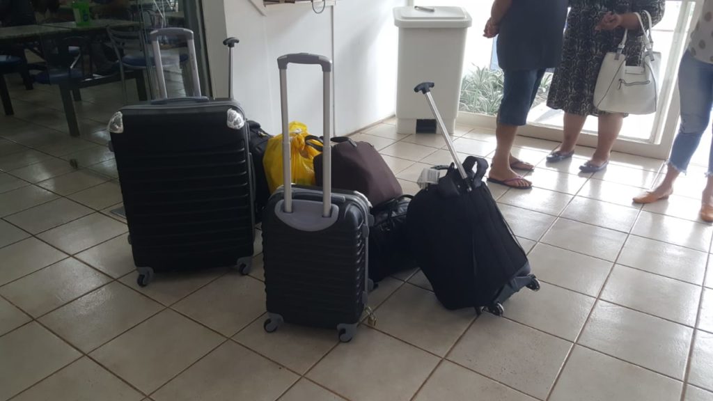 Passageiros não conseguem fazer check in e ficam indignados com empresa aérea