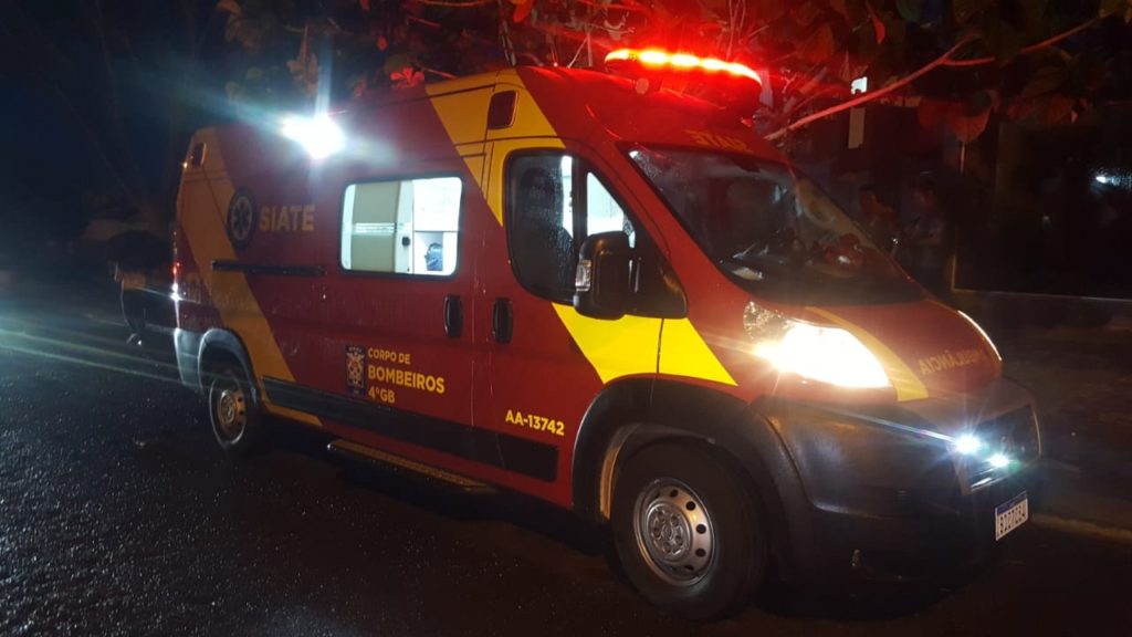 Motociclista fica ferido em acidente na Rua Marechal Floriano