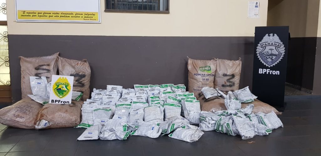Agrotóxicos contrabandeados são apreendidos pelo BPFron no Distrito de Dr. Oliveira Castro, em Guaíra Agrotóxicos contrabandeados são apreendidos pelo BPFron no Distrito de Dr. Oliveira Castro, em Guaíra