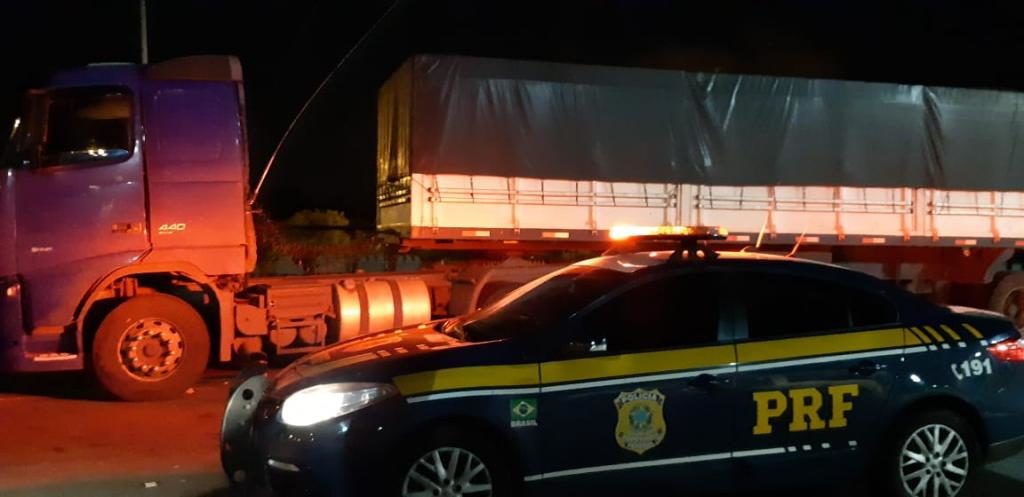 PRF apreende carreta adulterada na Ponte Ayrton Senna, em Guaíra PRF apreende carreta adulterada na Ponte Ayrton Senna, em Guaíra
