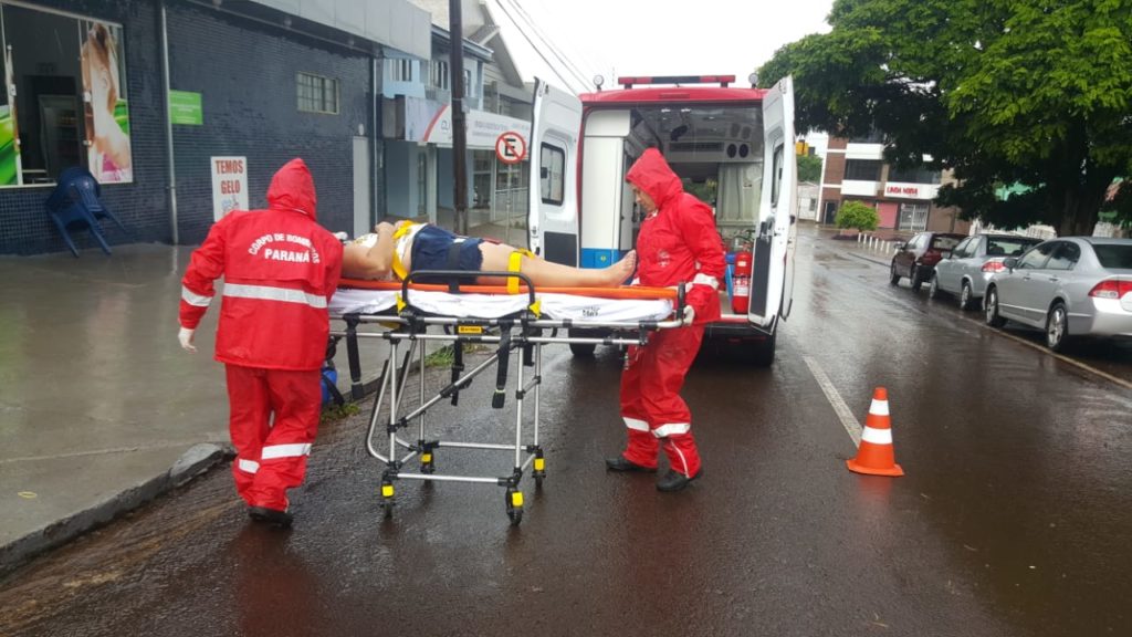 Colisão entre carro e moto deixa dois feridos no Bairro São Cristóvão