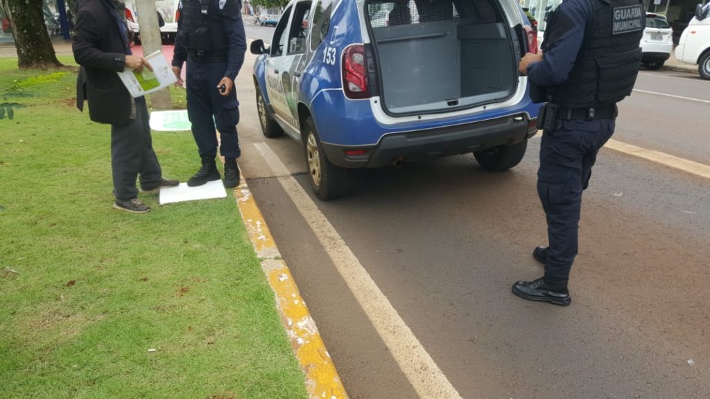 Homem é detido após ofender motorista de ônibus no centro de Cascavel