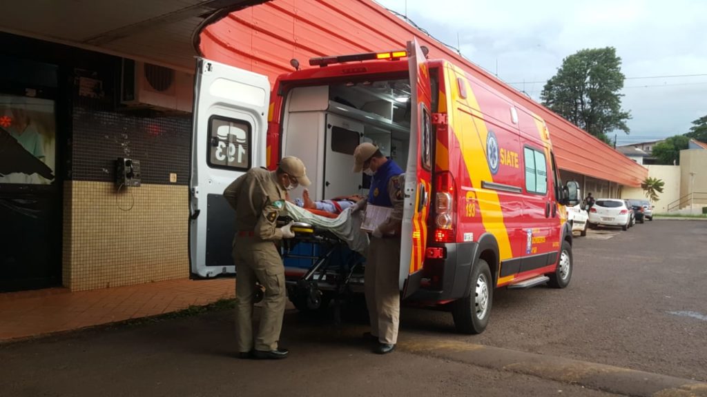 Mulher é encaminhada à UPA ao se envolver em acidente no Nova Cidade