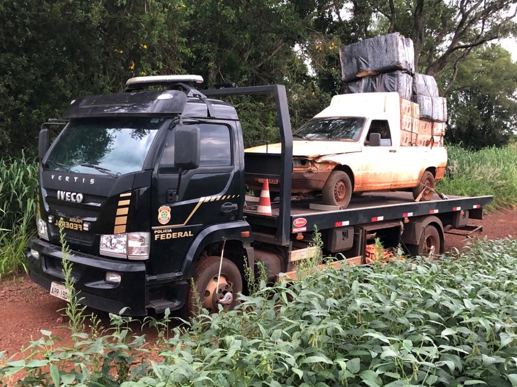 Operação Hórus: barco e carros carregados com cigarros contrabandeados são apreendidos em Guaíra