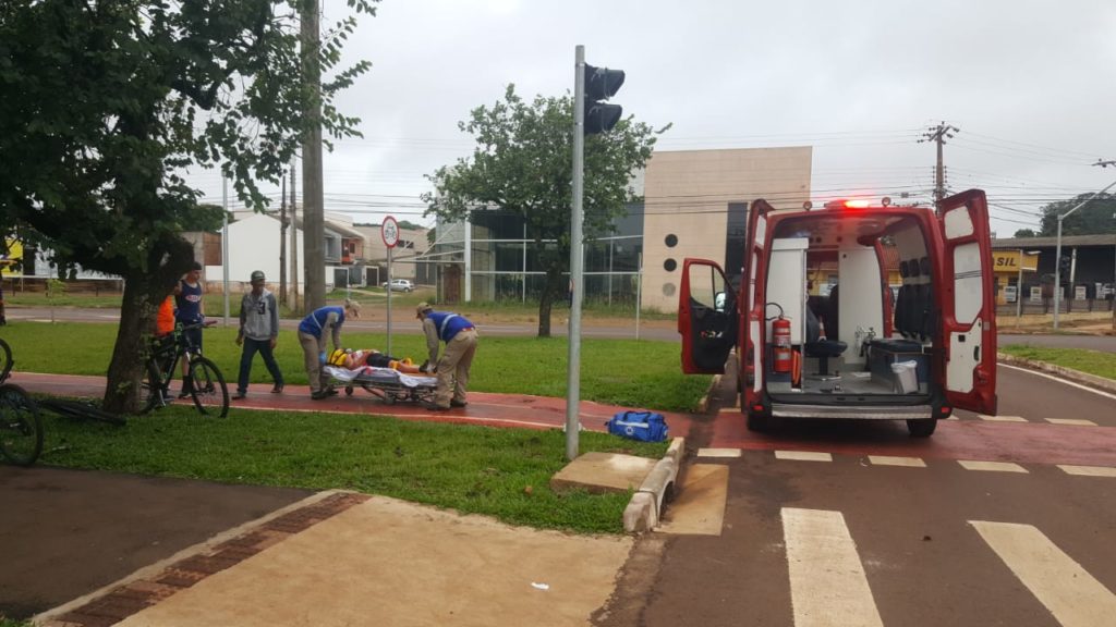 Mulher é atropelada por ciclista na ciclovia da Av. Tancredo Neves