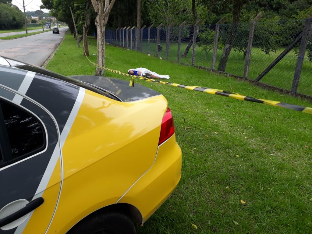 Homem é visto cambaleando e logo depois é encontrado morto na CIC