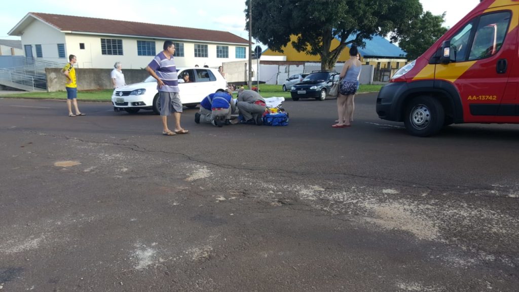 Jovem sofre suspeita de fratura no joelho em acidente no Bairro Universitário