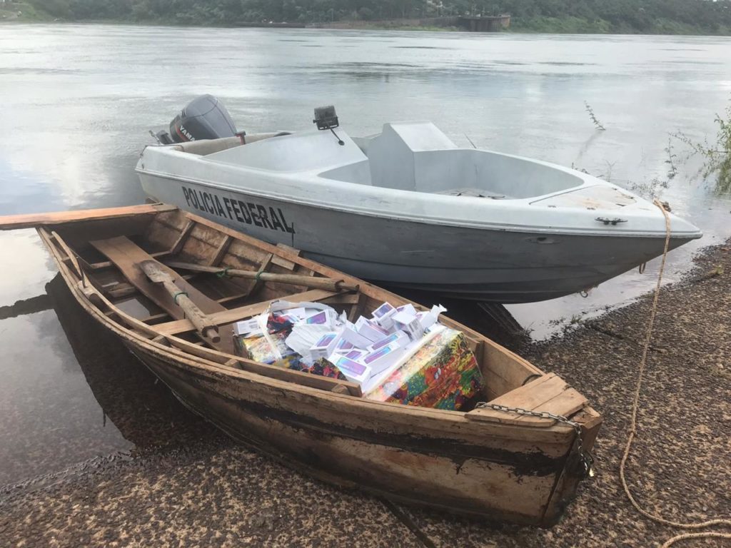 Embarcação é apreendida com celulares paraguaios
