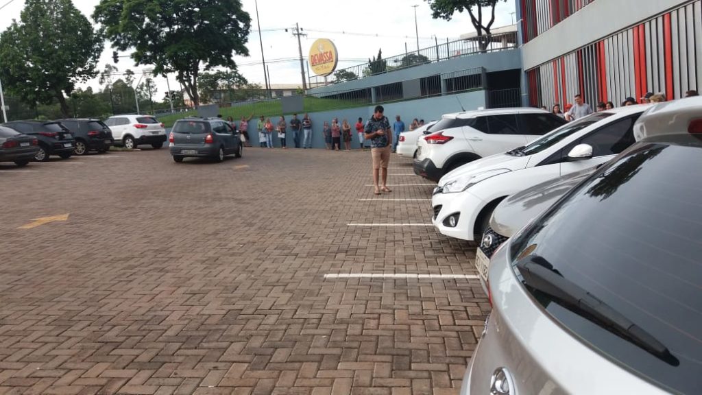 Fila em ambulatório no HUOP causa impaciência