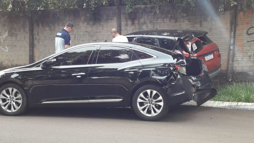Range Rover bate contra Azera no Bairro Parque Verde