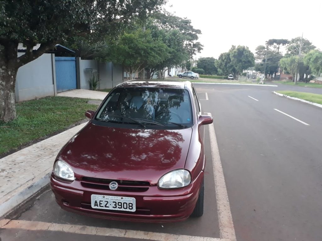 Corsa é furtado no Bairro Pacaembu