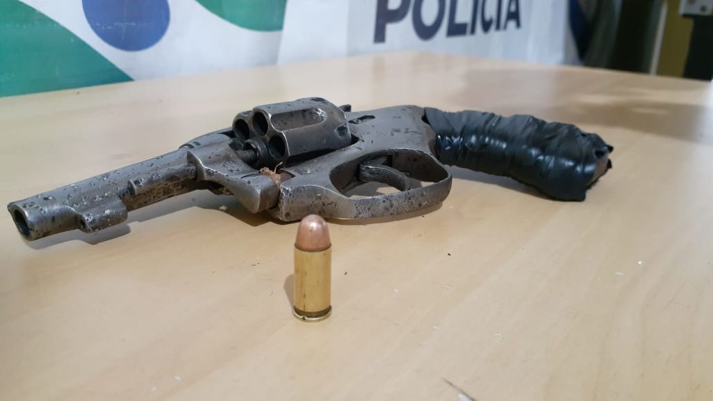 Adolescente é apreendido com revólver calibre 32 no Bairro Neva