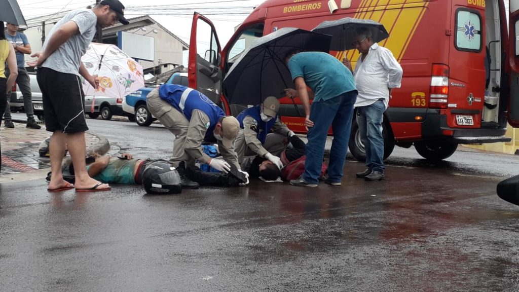 Irmãos ficam feridos em batida de trânsito no Bairro Country