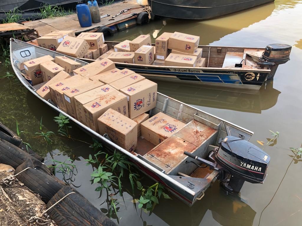 Embarcações carregadas com cigarros são apreendidas durante a Operação Hórus, no Lago de Itaipu