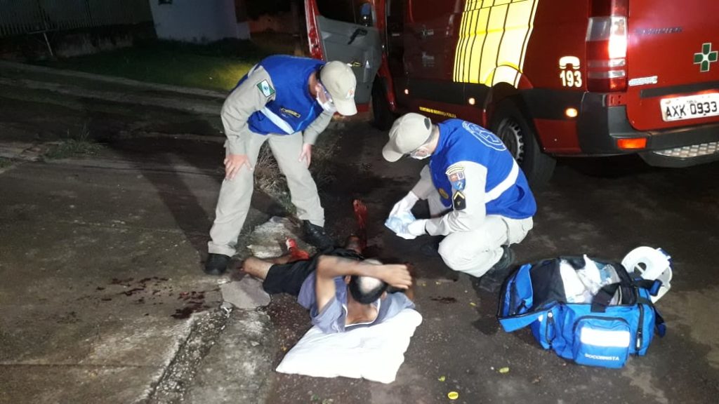 Acusado de matar o irmão, homem é socorrido no Santo Onofre