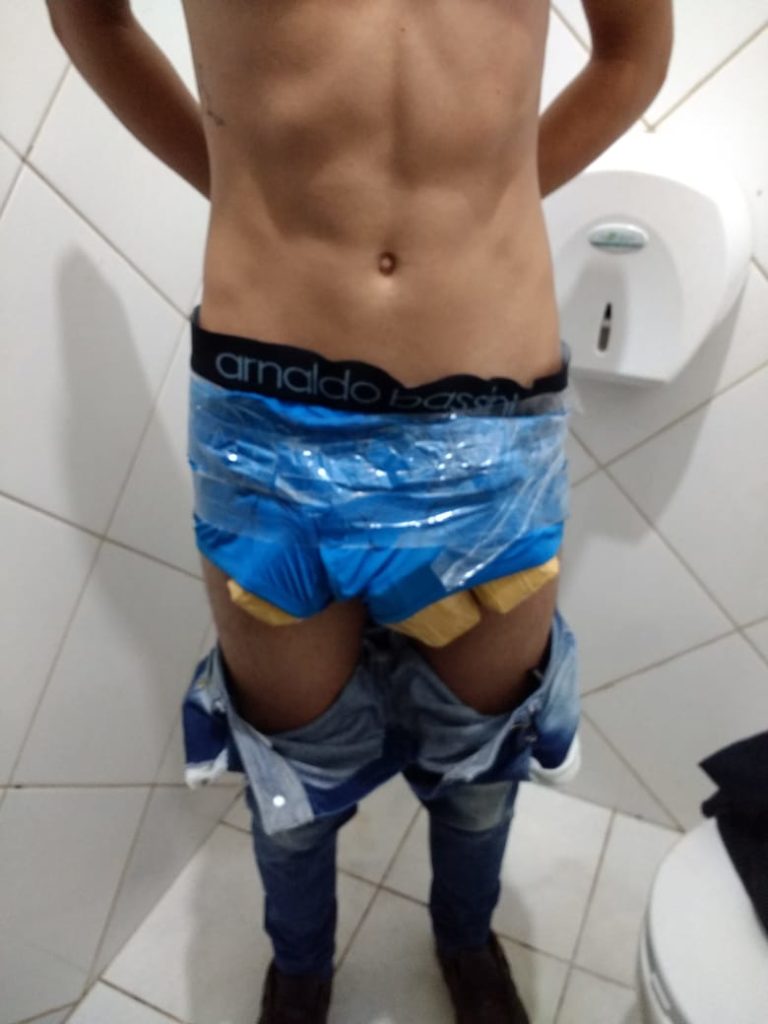 Céu Azul: PF apreende droga em ônibus e prende uma pessoa