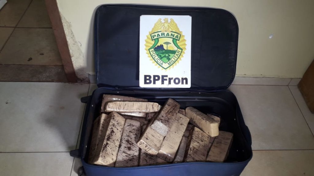 BPFron apreende 20 kg de maconha durante abordagem a ônibus em Lindoeste