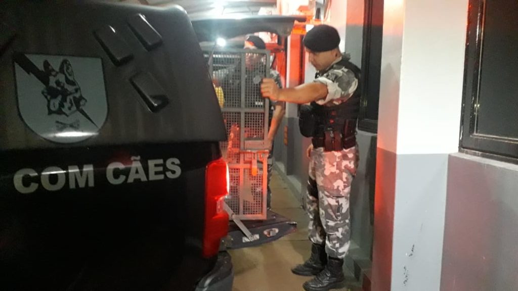 Dupla é flagrada com entorpecentes pelo Pelotão de Choque