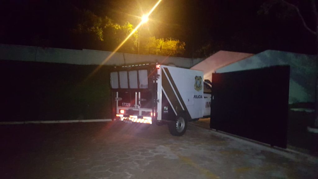 Corpo de homem assassinado a tiros é levado ao IML de Cascavel