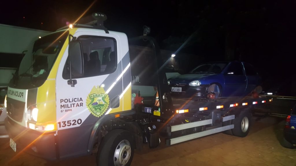PM encontra carro furtado abandonado no Bairro Tarumã