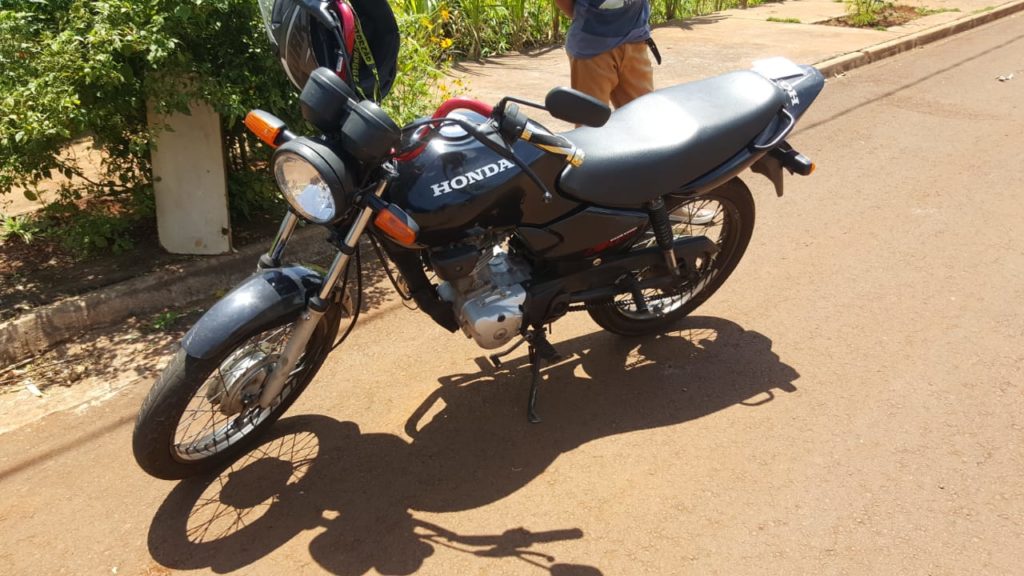 Guarda Municipal flagra rapaz conduzindo moto sem ser habilitado