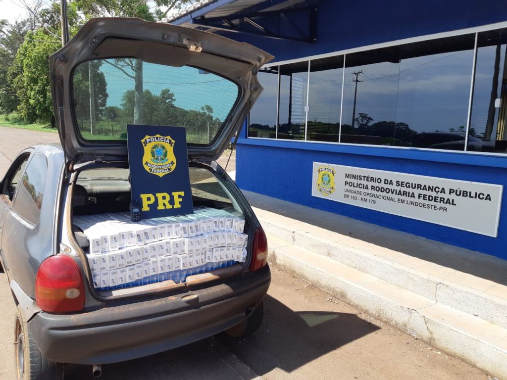 Durante fiscalização de ultrapassagem, PRF apreende veículo com cigarros