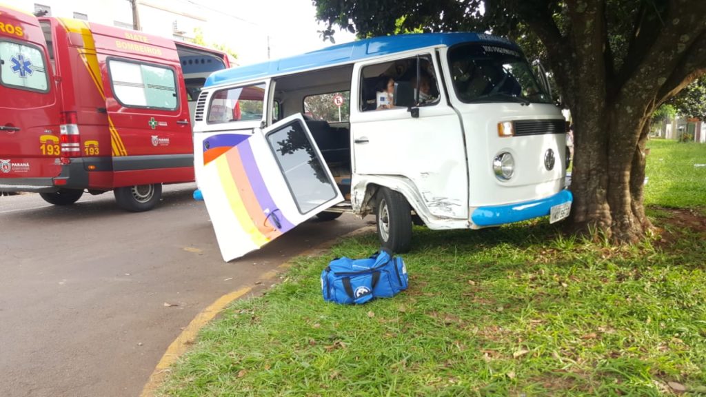 Mais uma vez: carros batem na Rua Recife, no Coqueiral